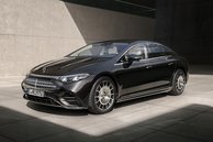 Mercedes-Benz 全新 EQS 亮相：926 公里續航、800V 快充與線控轉向三重突破