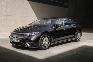 Mercedes-Benz 全新 EQS 亮相：926 公里續航、800V 快充與線控轉向三重突破